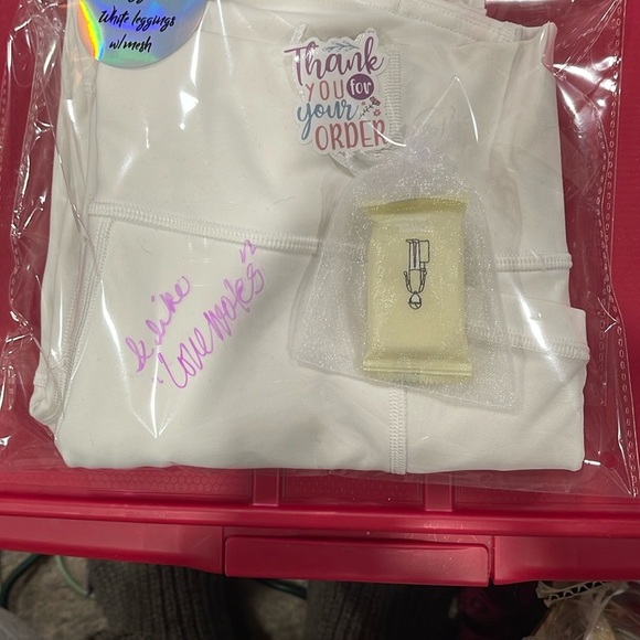 Lululemon cropped White Leggings size 4, mess on legs.NWT - Picture 9 of 10